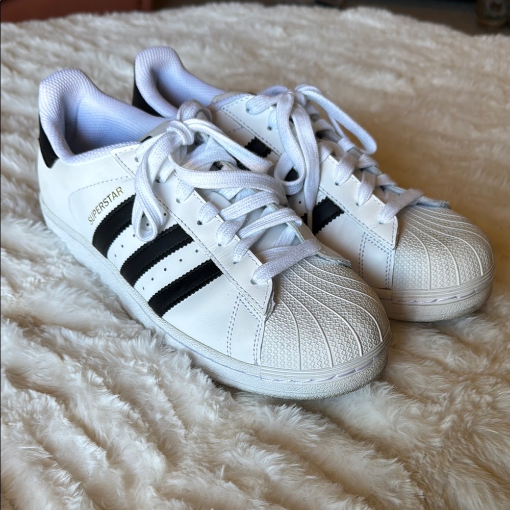 LIKE NEW Adidas Superstar White Black Athletic Shoes